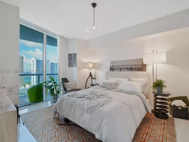 2-bedroom condo for rent in Miami - 495 Brickell Ave 2804 - MondialRealty
