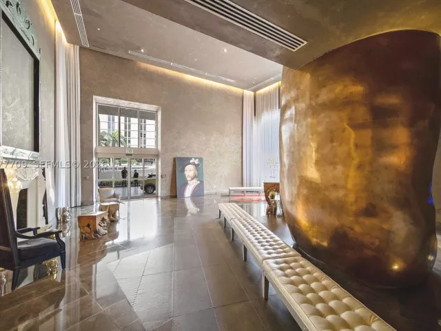 2-bedroom condo for rent in Miami - 495 Brickell Ave 2804 - MondialRealty