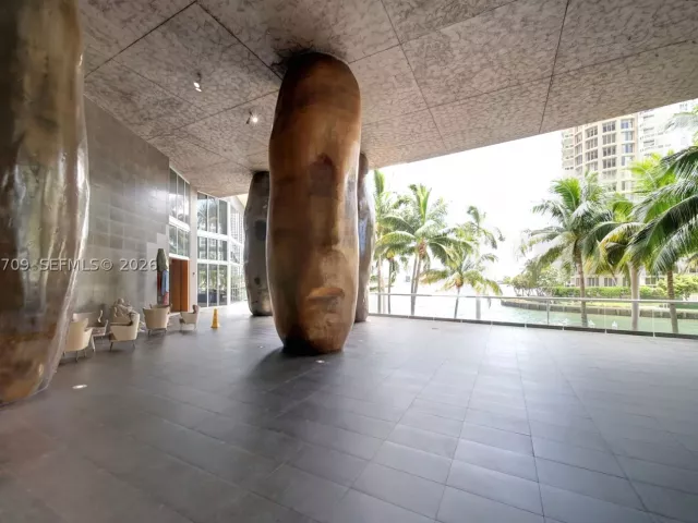 2-bedroom condo for rent in Miami - 495 Brickell Ave 2804 - MondialRealty