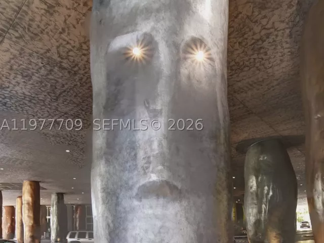 2-bedroom condo for rent in Miami - 495 Brickell Ave 2804 - MondialRealty