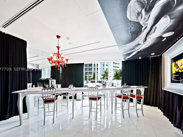 2-bedroom condo for rent in Miami - 495 Brickell Ave 2804 - MondialRealty