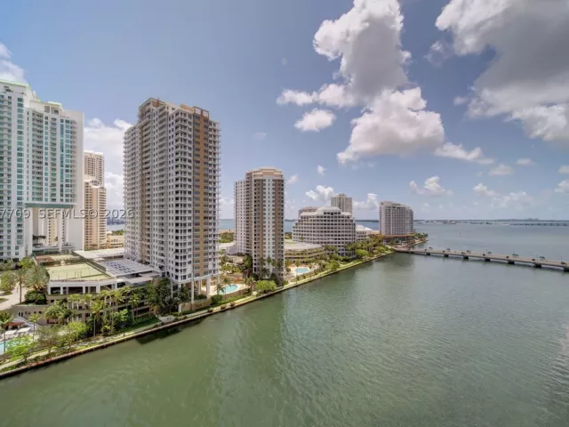 2-bedroom condo for rent in Miami - 495 Brickell Ave 2804 - MondialRealty