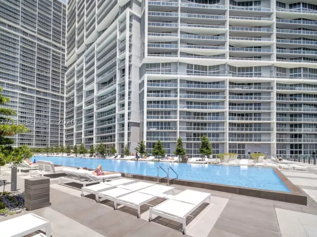 2-bedroom condo for rent in Miami - 495 Brickell Ave 2804 - MondialRealty