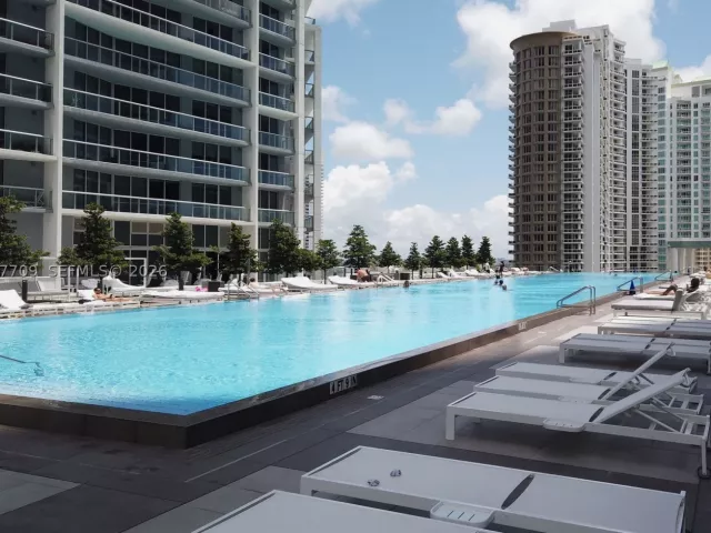 2-bedroom condo for rent in Miami - 495 Brickell Ave 2804 - MondialRealty