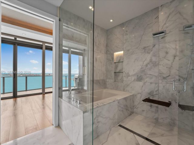 Apartment for rent  Unit #4104 - photo 7493406