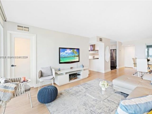 Apartment for rent  Unit #1407 - photo 7527571