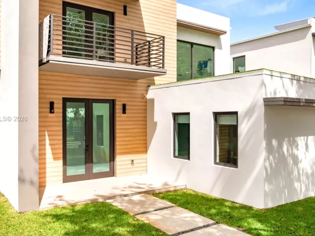 4-bedroom home for sale in Miami - 2225 SW 18th Ave - MondialRealty