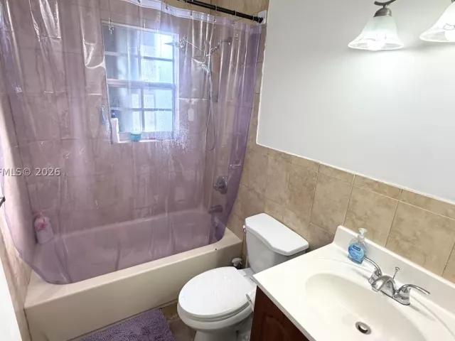 3-bedroom home for sale in Miami - 11249 SW 33rd Cir Pl - MondialRealty