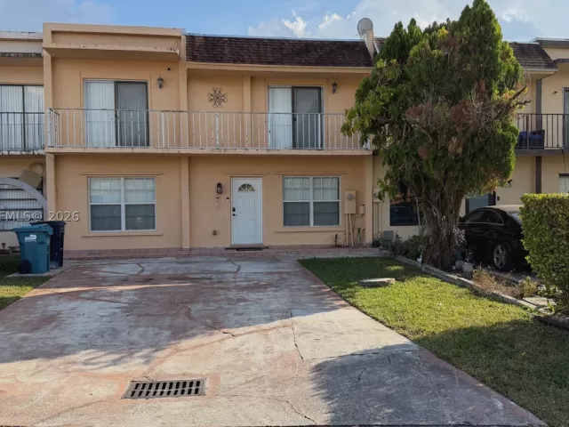 3-bedroom home for sale in Miami - 11249 SW 33rd Cir Pl - MondialRealty