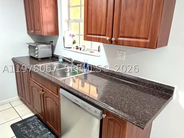 3-bedroom home for sale in Miami - 11249 SW 33rd Cir Pl - MondialRealty