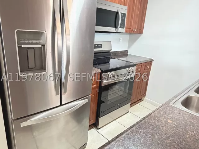 3-bedroom home for sale in Miami - 11249 SW 33rd Cir Pl - MondialRealty