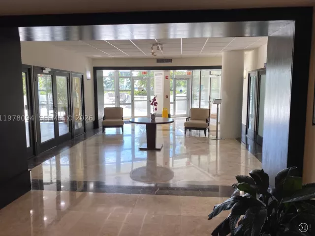 2-bedroom condo for rent in Miami Beach - 1500 Bay Rd 524S - MondialRealty