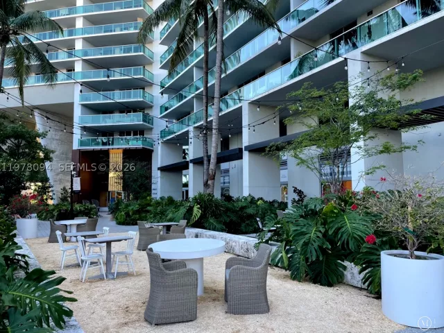 2-bedroom condo for rent in Miami Beach - 1500 Bay Rd 524S - MondialRealty