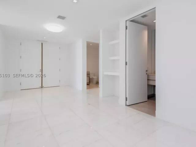 3-bedroom condo for sale in Sunny Isles Beach - 18975 Collins Ave 801 - MondialRealty