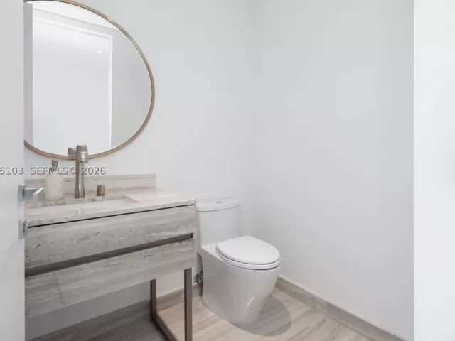 3-bedroom condo for sale in Sunny Isles Beach - 18975 Collins Ave 801 - MondialRealty