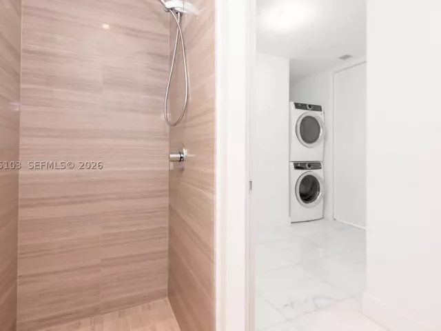 3-bedroom condo for sale in Sunny Isles Beach - 18975 Collins Ave 801 - MondialRealty