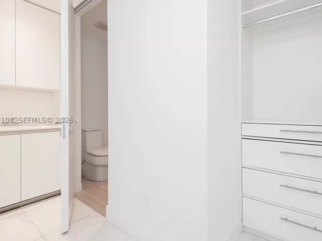 3-bedroom condo for sale in Sunny Isles Beach - 18975 Collins Ave 801 - MondialRealty