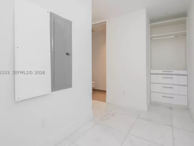 3-bedroom condo for sale in Sunny Isles Beach - 18975 Collins Ave 801 - MondialRealty