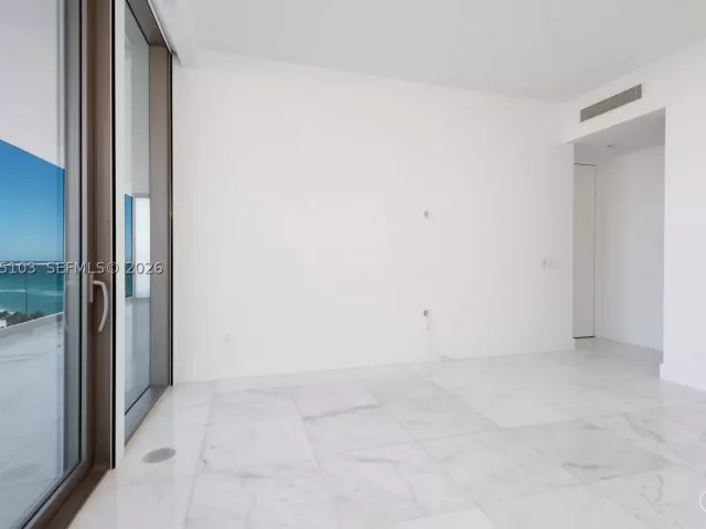 3-bedroom condo for sale in Sunny Isles Beach - 18975 Collins Ave 801 - MondialRealty