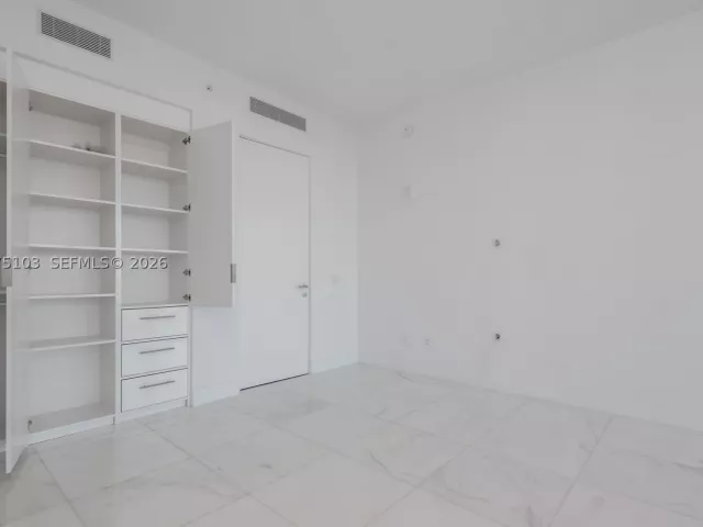 3-bedroom condo for sale in Sunny Isles Beach - 18975 Collins Ave 801 - MondialRealty