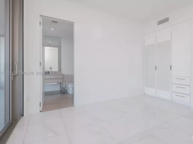 3-bedroom condo for sale in Sunny Isles Beach - 18975 Collins Ave 801 - MondialRealty