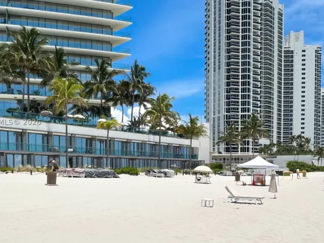3-bedroom condo for sale in Sunny Isles Beach - 18975 Collins Ave 801 - MondialRealty