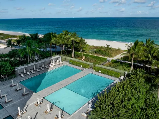 2-bedroom condo for sale in Miami Beach - 8701 Collins Ave 404 - MondialRealty