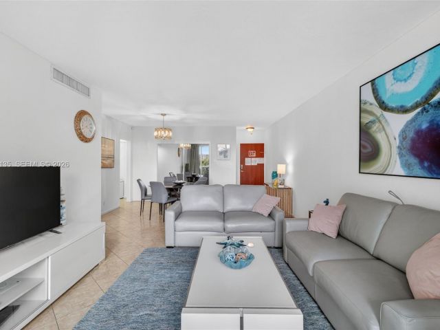 Apartment for rent  Unit #4R - photo 7525001