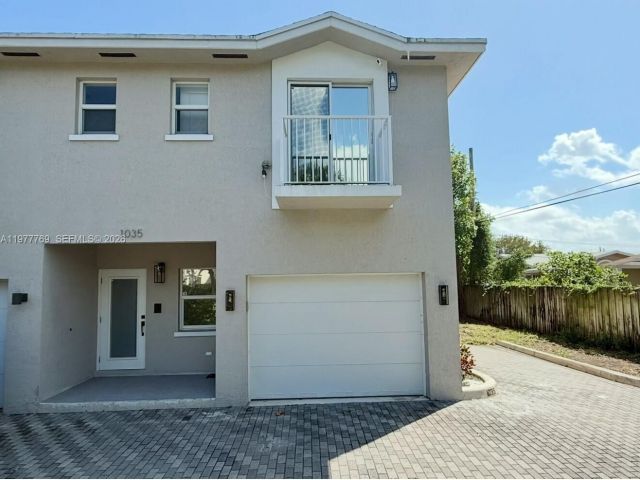 Home for sale at 1035 NW 2nd Ave - photo 7483150