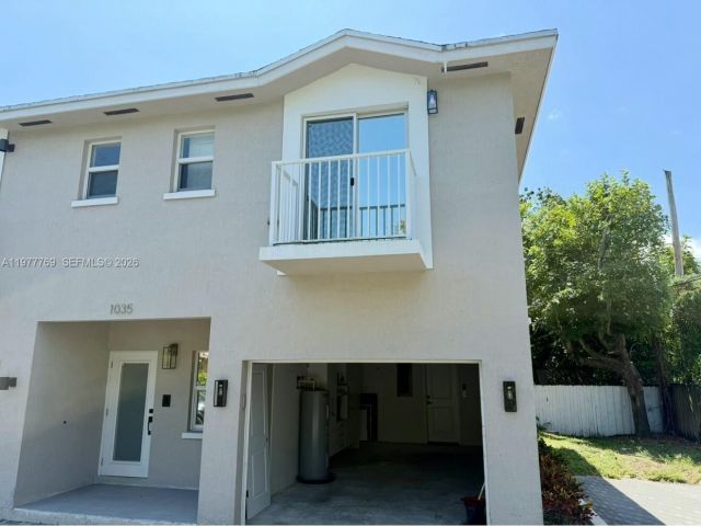 Home for sale at 1035 NW 2nd Ave - photo 7483154