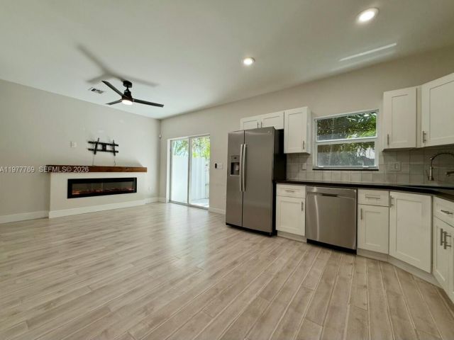 Home for sale at 1035 NW 2nd Ave - photo 7483162