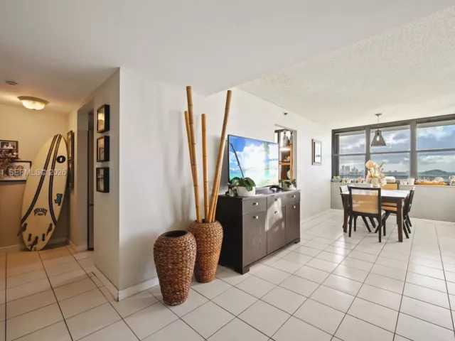 2-bedroom condo for sale in Miami Beach - 2555 Collins Ave 1002 - MondialRealty