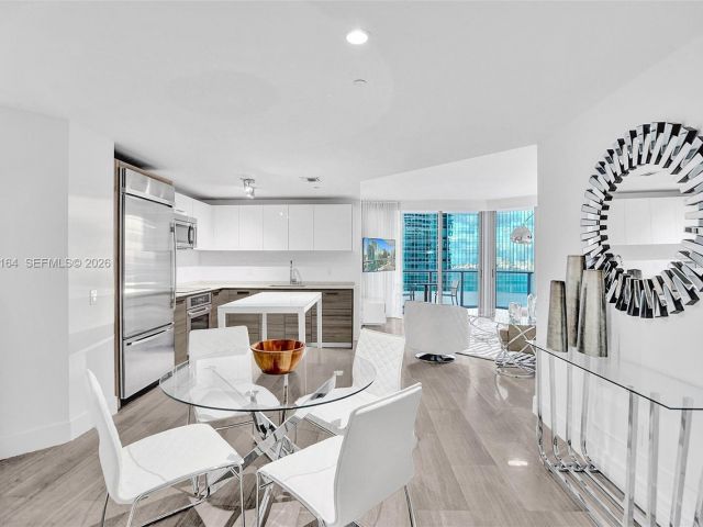 Apartment for rent  Unit #2702 - photo 7509807