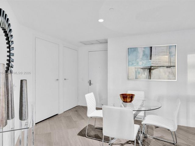 Apartment for rent  Unit #2702 - photo 7509814