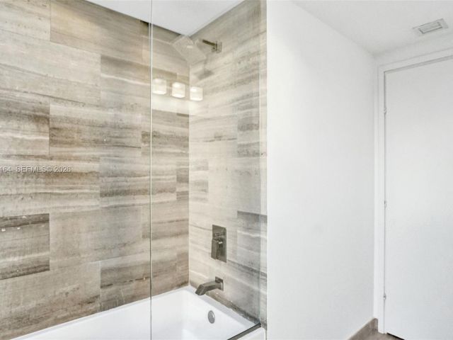 Apartment for rent  Unit #2702 - photo 7509819