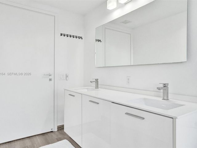 Apartment for rent  Unit #2702 - photo 7509820