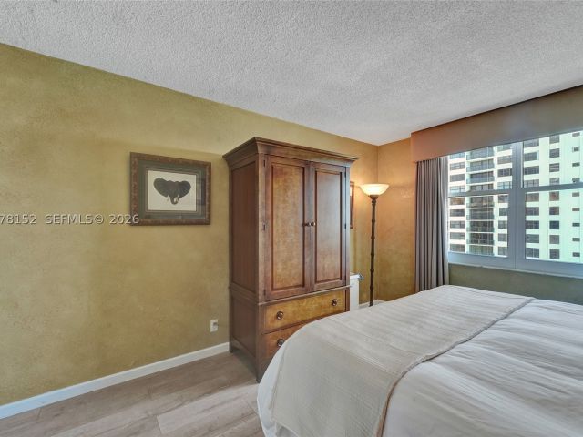 2-bedroom condo for rent in Hollywood - 2501 S Ocean Dr 1510 - MondialRealty