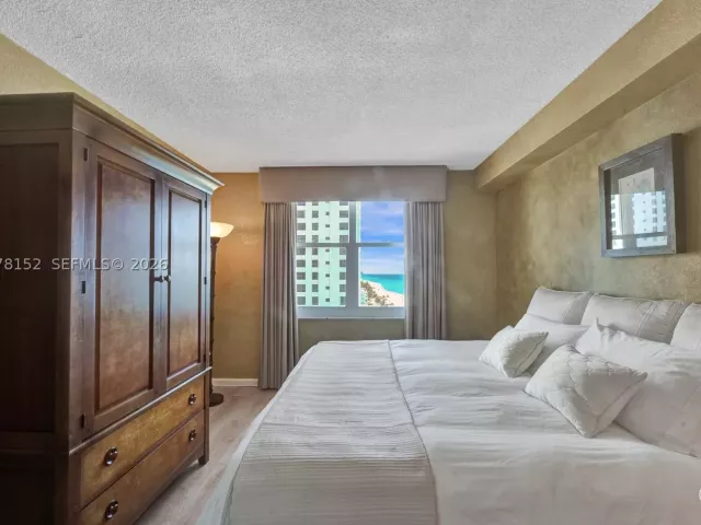 2-bedroom condo for rent in Hollywood - 2501 S Ocean Dr 1510 - MondialRealty