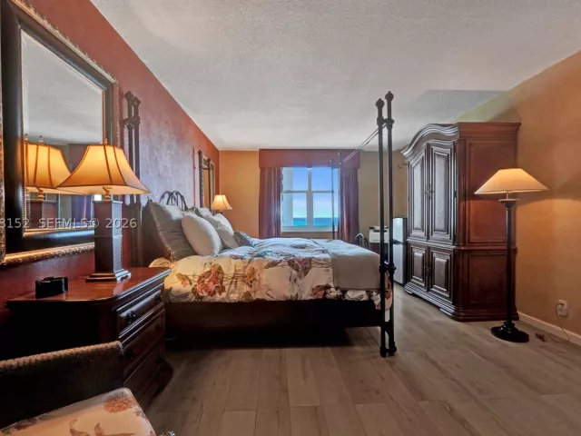 2-bedroom condo for rent in Hollywood - 2501 S Ocean Dr 1510 - MondialRealty