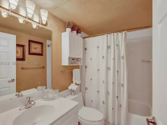 2-bedroom condo for rent in Hollywood - 2501 S Ocean Dr 1510 - MondialRealty