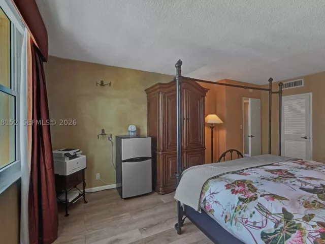 2-bedroom condo for rent in Hollywood - 2501 S Ocean Dr 1510 - MondialRealty