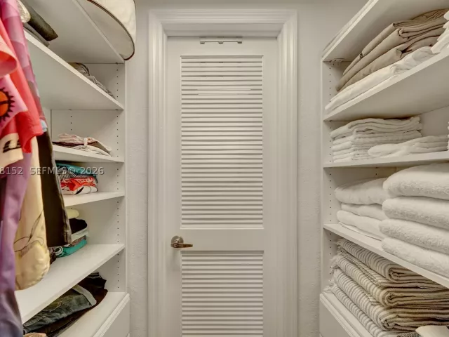 2-bedroom condo for rent in Hollywood - 2501 S Ocean Dr 1510 - MondialRealty
