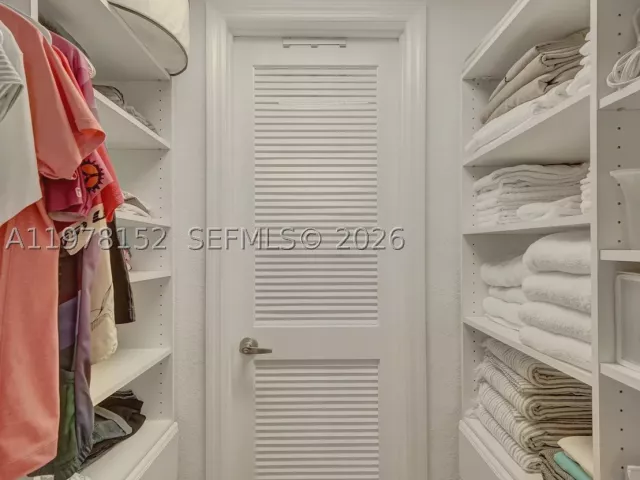 2-bedroom condo for rent in Hollywood - 2501 S Ocean Dr 1510 - MondialRealty