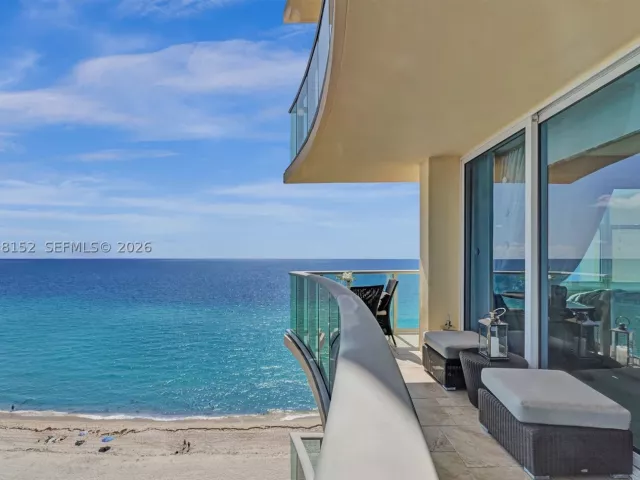 2-bedroom condo for rent in Hollywood - 2501 S Ocean Dr 1510 - MondialRealty