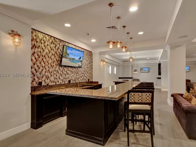 2-bedroom condo for rent in Hollywood - 2501 S Ocean Dr 1510 - MondialRealty