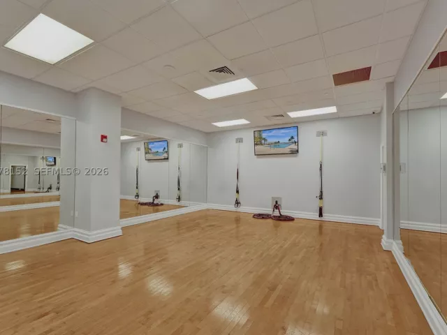 2-bedroom condo for rent in Hollywood - 2501 S Ocean Dr 1510 - MondialRealty