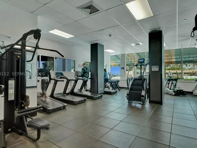 2-bedroom condo for rent in Hollywood - 2501 S Ocean Dr 1510 - MondialRealty