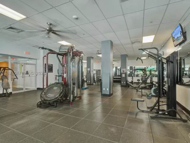 2-bedroom condo for rent in Hollywood - 2501 S Ocean Dr 1510 - MondialRealty