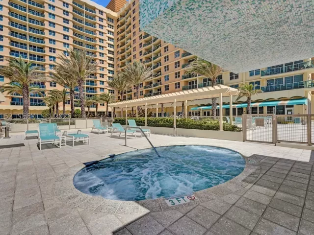 2-bedroom condo for rent in Hollywood - 2501 S Ocean Dr 1510 - MondialRealty