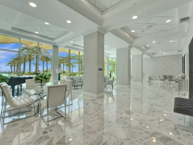 2-bedroom condo for rent in Hollywood - 2501 S Ocean Dr 1510 - MondialRealty